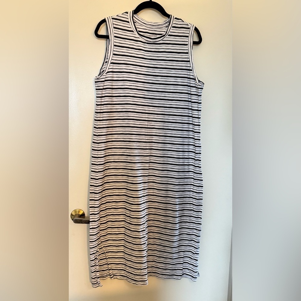 Universal Thread Sleeveless Black and White Crewneck Dress with Side Slits in XL